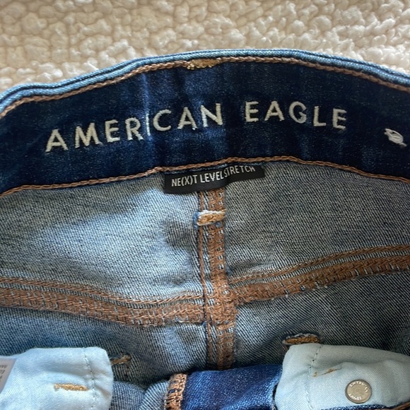 American Eagle Women’s Shorts Stretch Distressed Blue. A - Picture 5 of 9